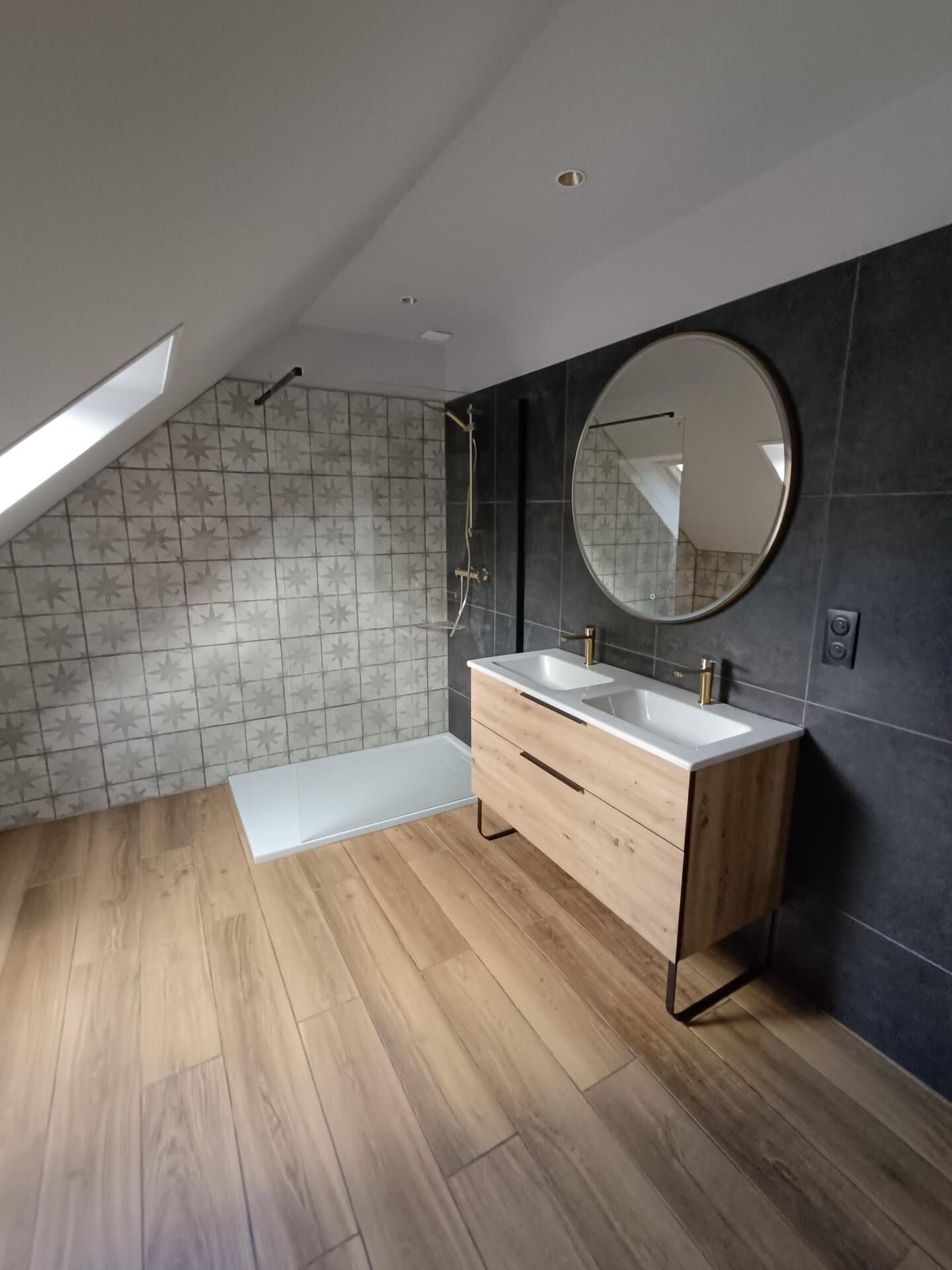 Salle de bains rénovée par L'Huissier Plomberie